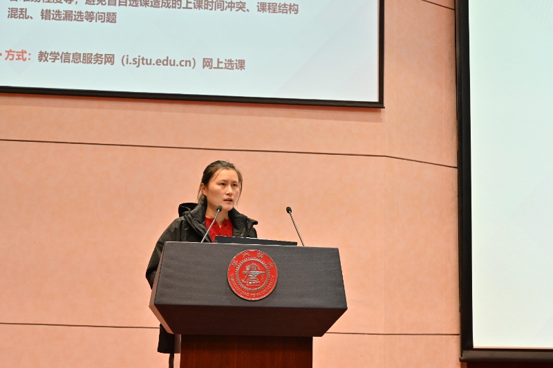 圖1 張麗麗老師發(fā)言_resized.jpg